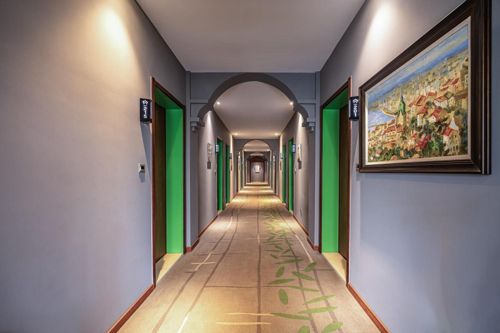 Kaiyue Hotel Zhongshan Road St Michael'S Cathedral And Zhanqiao Pier 青岛 外观 照片