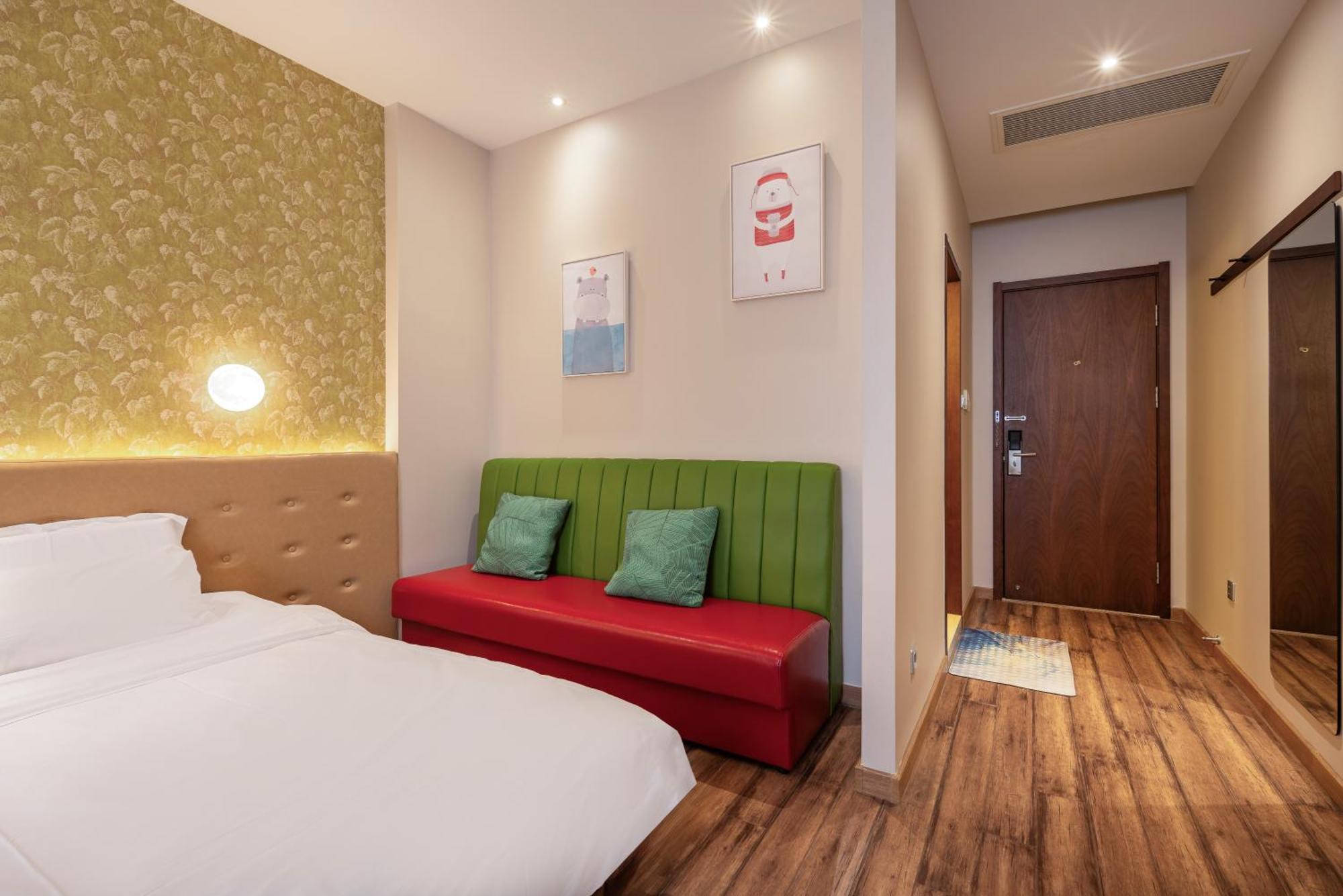 Kaiyue Hotel Zhongshan Road St Michael'S Cathedral And Zhanqiao Pier 青岛 外观 照片