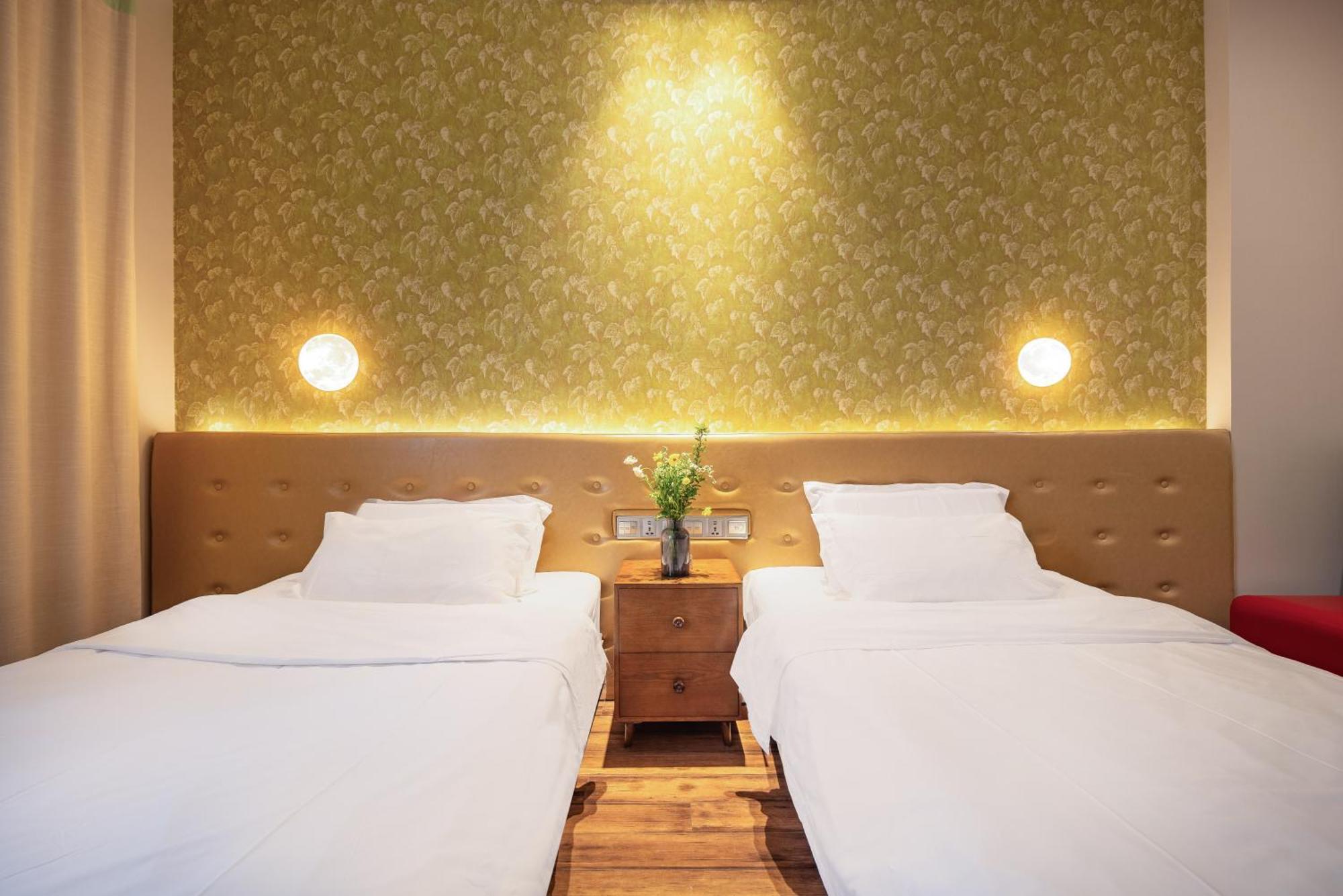Kaiyue Hotel Zhongshan Road St Michael'S Cathedral And Zhanqiao Pier 青岛 外观 照片