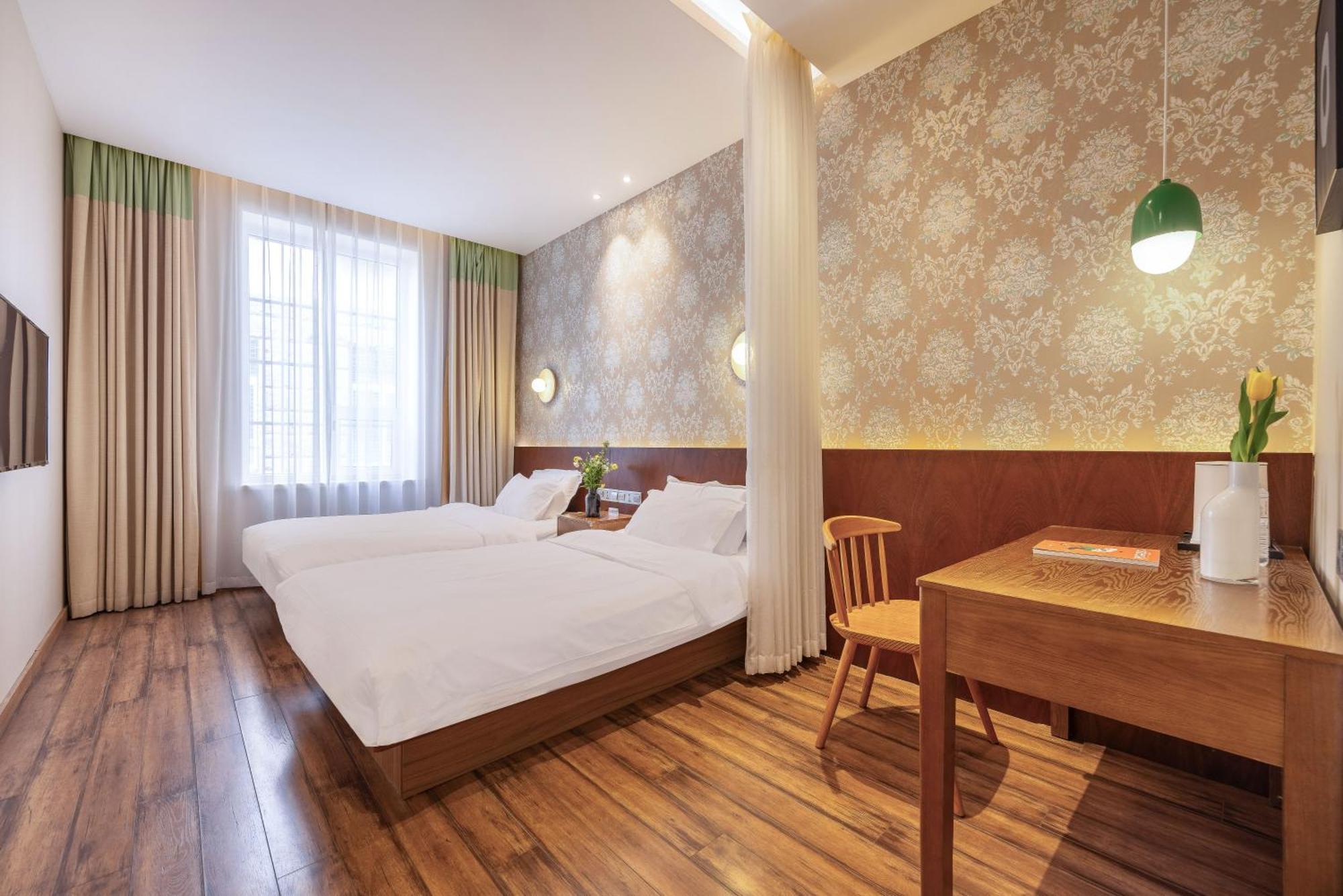 Kaiyue Hotel Zhongshan Road St Michael'S Cathedral And Zhanqiao Pier 青岛 外观 照片